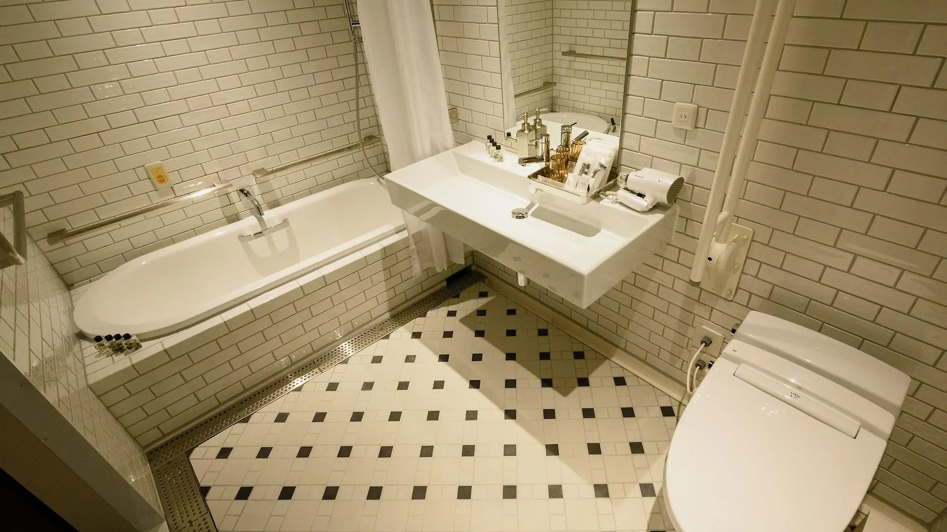 Ebisuholic Hotel Tōkyō 3*,
